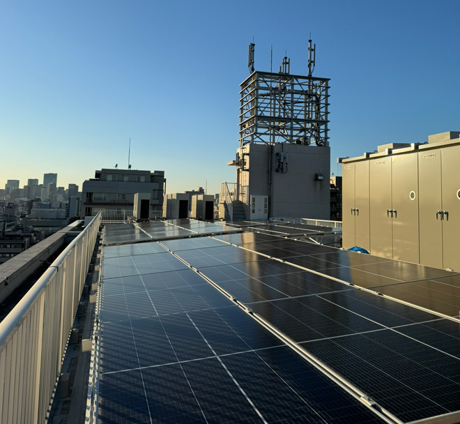 オフグリッド×高圧電源連携という新提案 ― 太陽光・蓄電池を“建物の電源”として活かすアーキンドのシステム ―